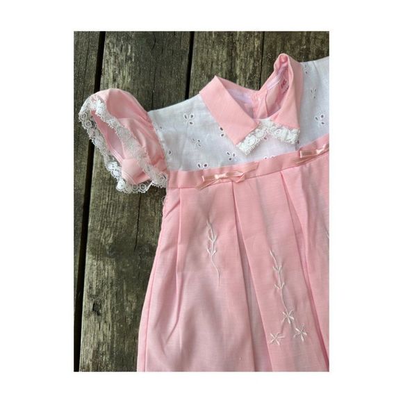 50s Baby Pink Fit & Flare Dress White Eyelet Lace Cap Flutter Sleeve Long Point - Picture 7 of 7